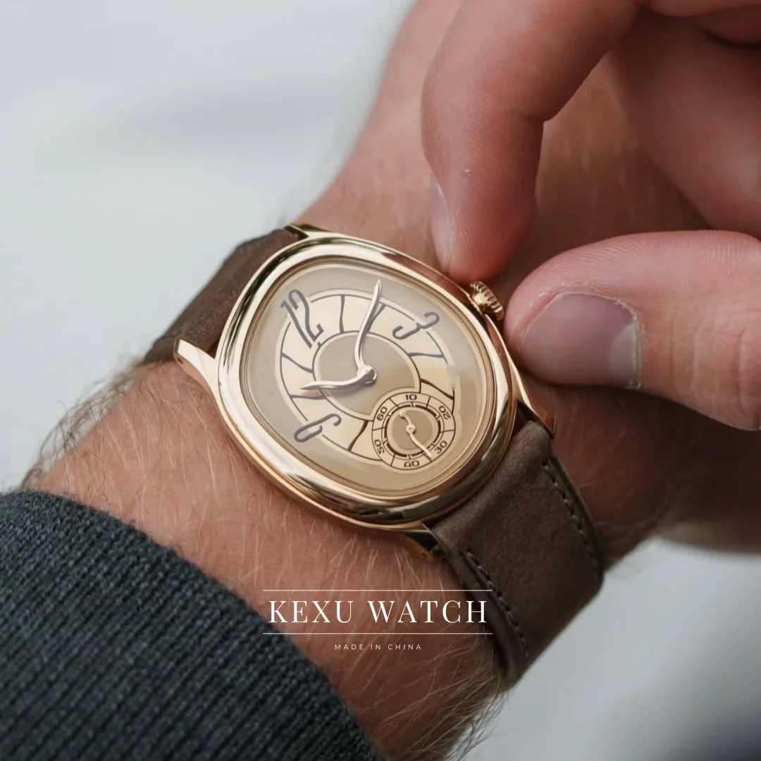 Luxury Vintage-Inspired Leather Watch Unique Art Numerals Quartz Gold Case Wristwatch for Men Women Business Casual Clock