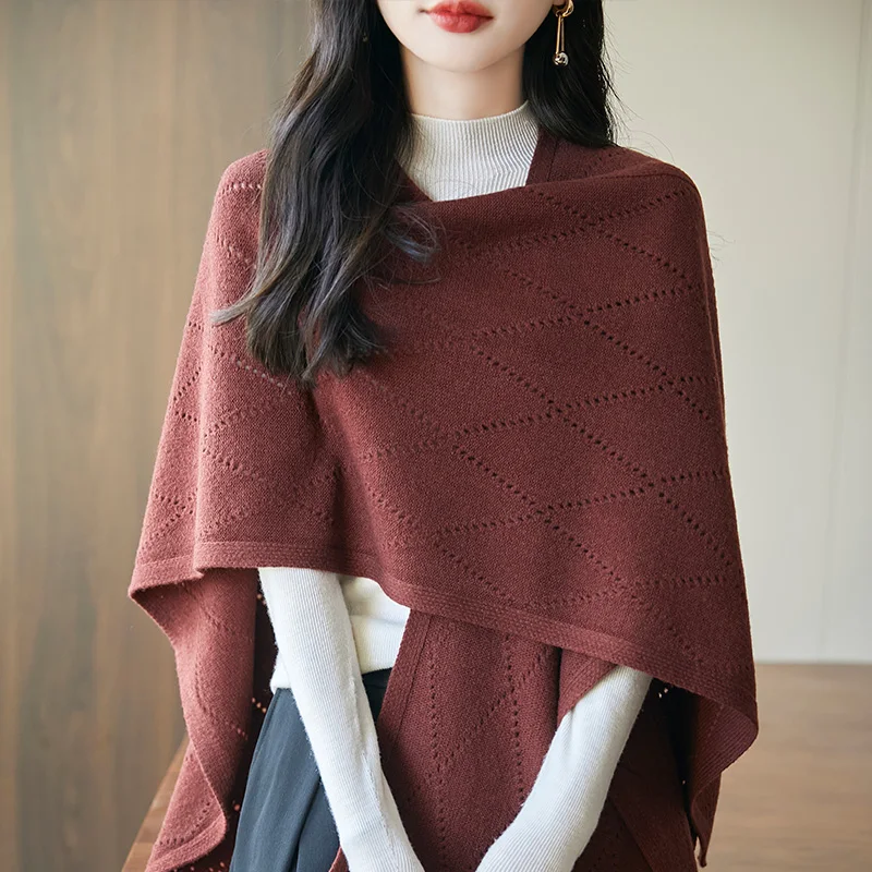 

Pure wool autumn and winter women's shawl, fashionable hollow scarf. Diamond shaped top, especially suitable for cloaks