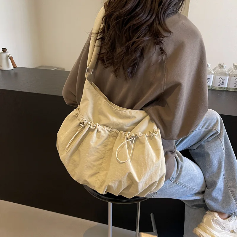 Women's Nice Bag Fashin Sweet Style Pleated Large Capacity Shoulder Bag Style Crossbody Bag Simple Casual Tote Bag Commuter Bag