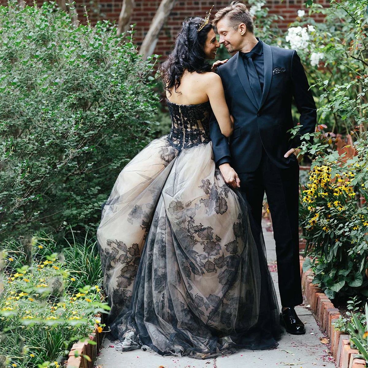 Robe de Mariée Gothique en Dentelle à Bretelles Spaghetti, en Tulle Noir sur Mesure, avec des Appliques Florales, pour Halloween, pour les Patients