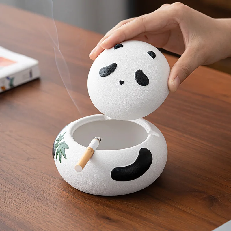 

Креативная портативная милая панда в форме пепельницы с крышкой, украшения для рабочего стола для дома, гостиной, антилета, пепельница, керамическая пепельница, 1 шт.