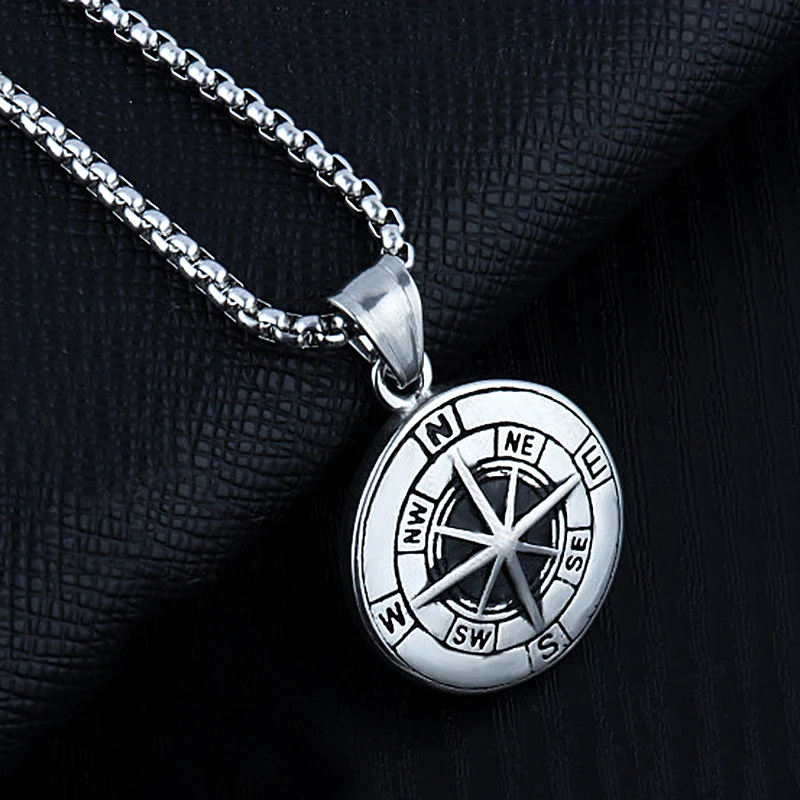 Busulla: La Verdadera Historia Detrás de Mi Collar Vikingo con Brújula que Cambió mi Estilo y Mis Viajes