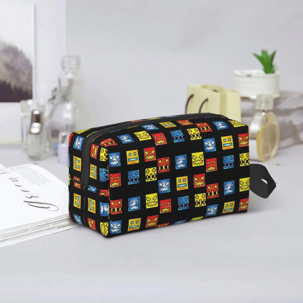 Video Game Geometry Dash Makeup Bag Cosmetic Organizer Storage Dopp Kit Toiletry Cosmetic Bag for Women Beauty Pencil Case