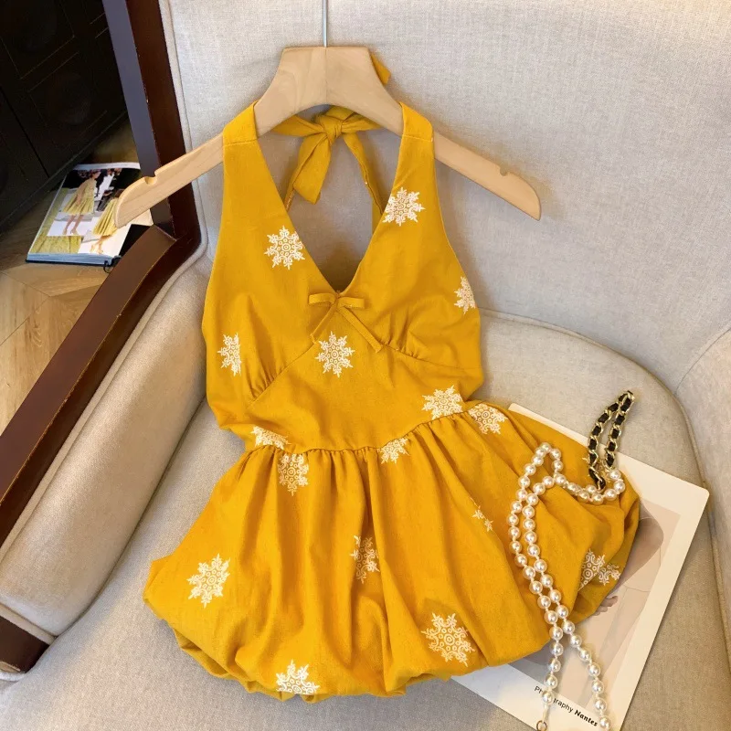 

Spring and Summer 2026 New Elegant Embroidered V-neck Neck Vest Design Sense Chic and Beautiful Waist Slim Sleeveless Top
