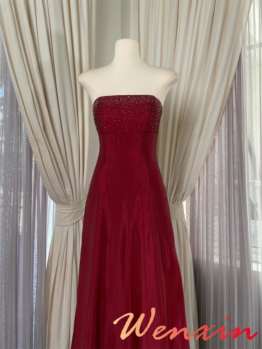 

Customized Formal Burgundy Satin Evening Dress Temperament Strapless Homecoming Dresses Fashion Lace Up Back Party Gowns