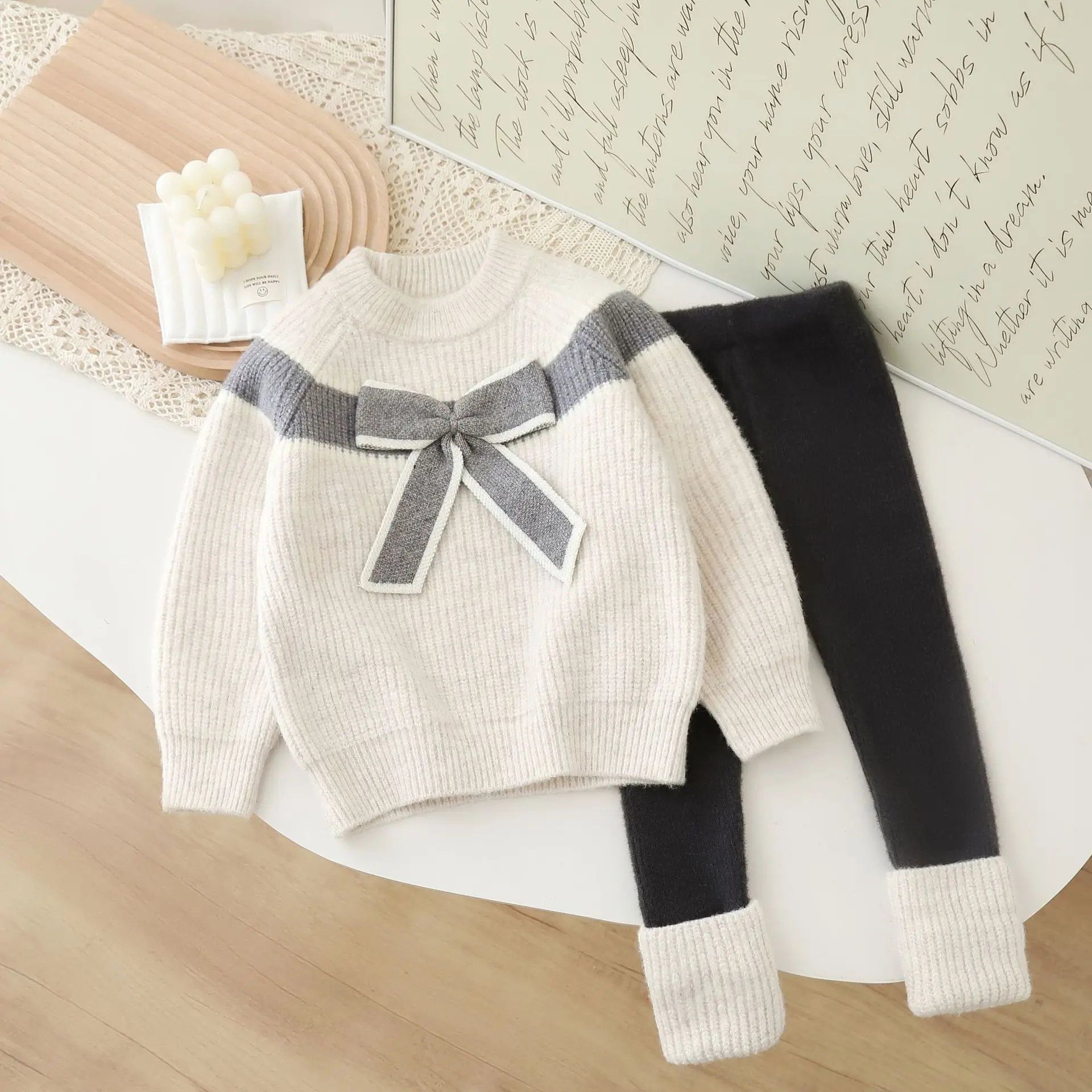 طقم سترة وسراويل ضيقة برقبة دائرية للفتيات لخريف وشتاء 2025 تصميم قرش 90-130 سم