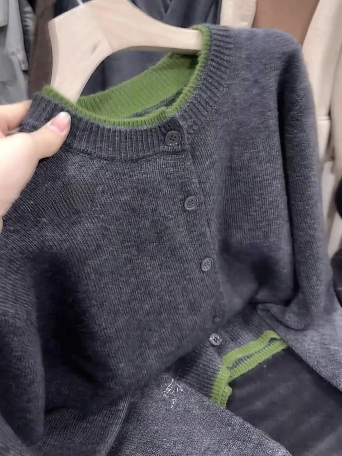 

ay Knitted Sweater Fake Two-Piece Women's Faion Spring 2026 Loose Fit Polyester Long Sve round Ne Button-Up Top