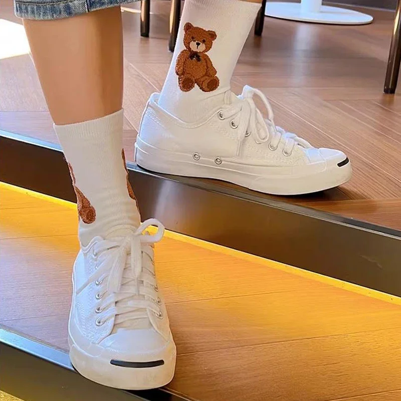 1 ペア漫画クマ女性靴下快適な原宿スケートボードガールソックスノベルティ通気性ソックスクリスマスギフト工場直接