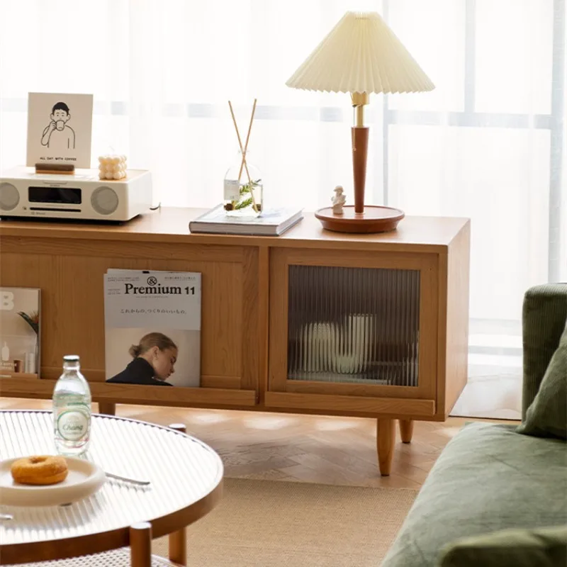 無垢材のテレビキャビネットとコーヒーテーブルの組み合わせ、北欧スタイルの桜の木の丸太籐家具、小さなアパート、モダンでシンプル