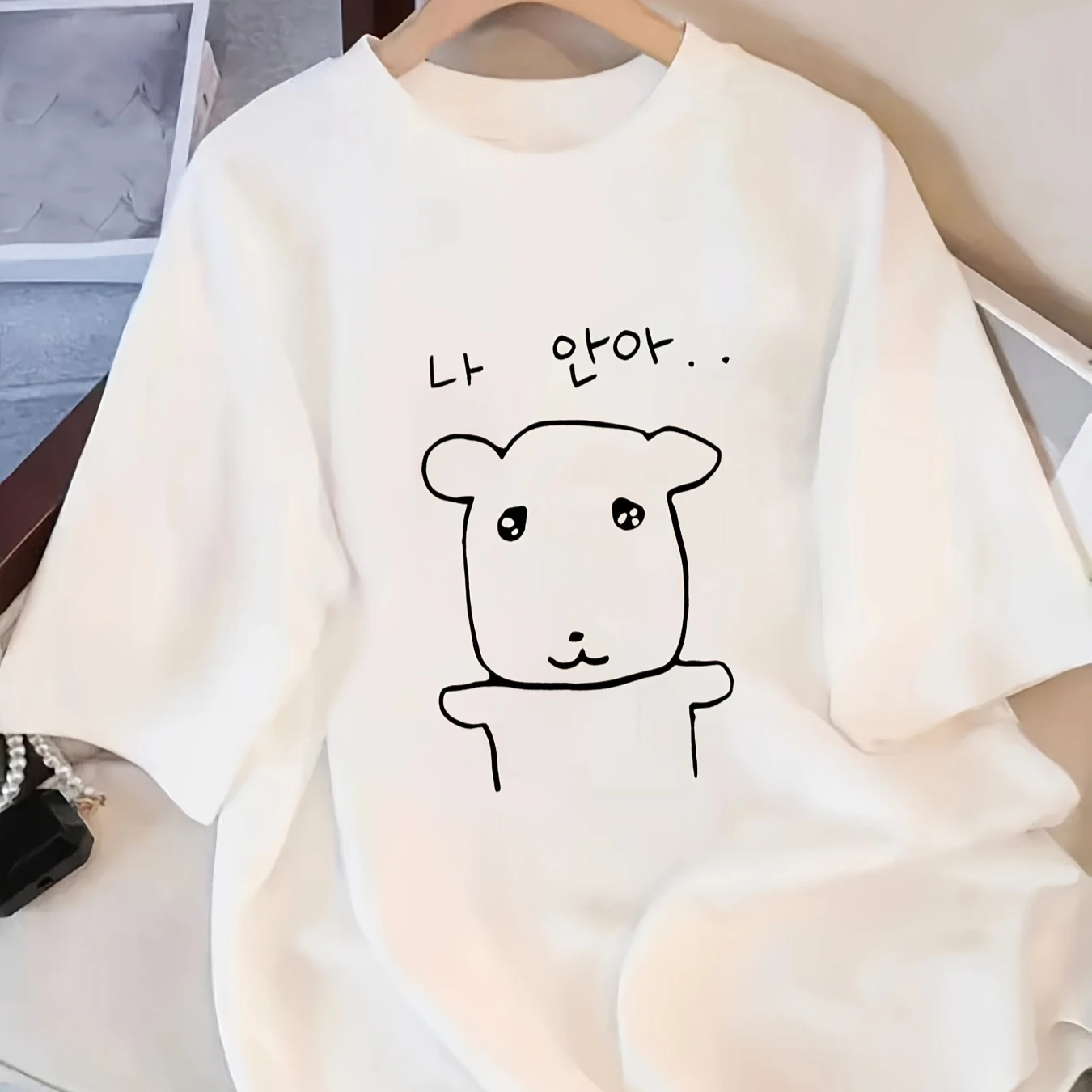 Cute Hug Me Bear Graphic Men T‑Shirt Korean Text Cartoon Print Crew Neck Short Sleeve Cotton Tees Harajuku Casual Street Tops