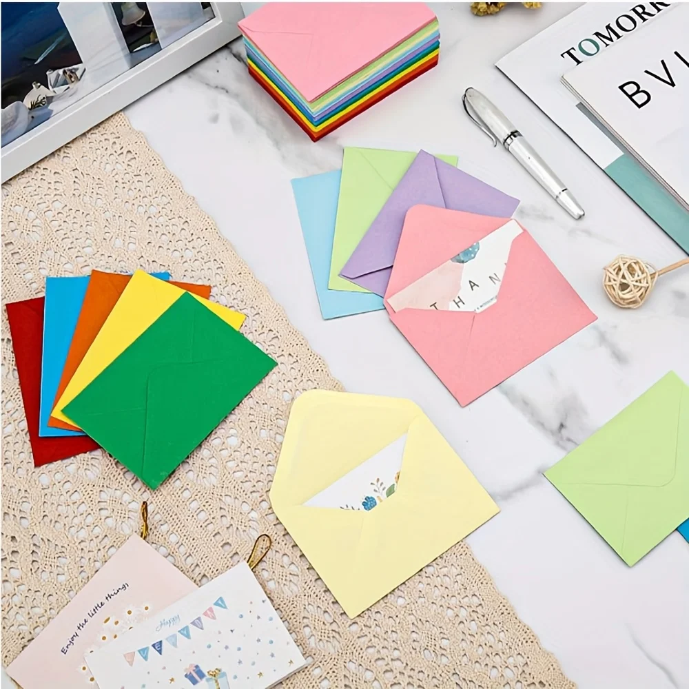 Juego de mini sobres de colores mezclados de 50 piezas | Sello de pegamento | 10,01×7,01 cm | Sobres multifuncionales para tarjetas de regalo/tarjetas de visita para la escuela