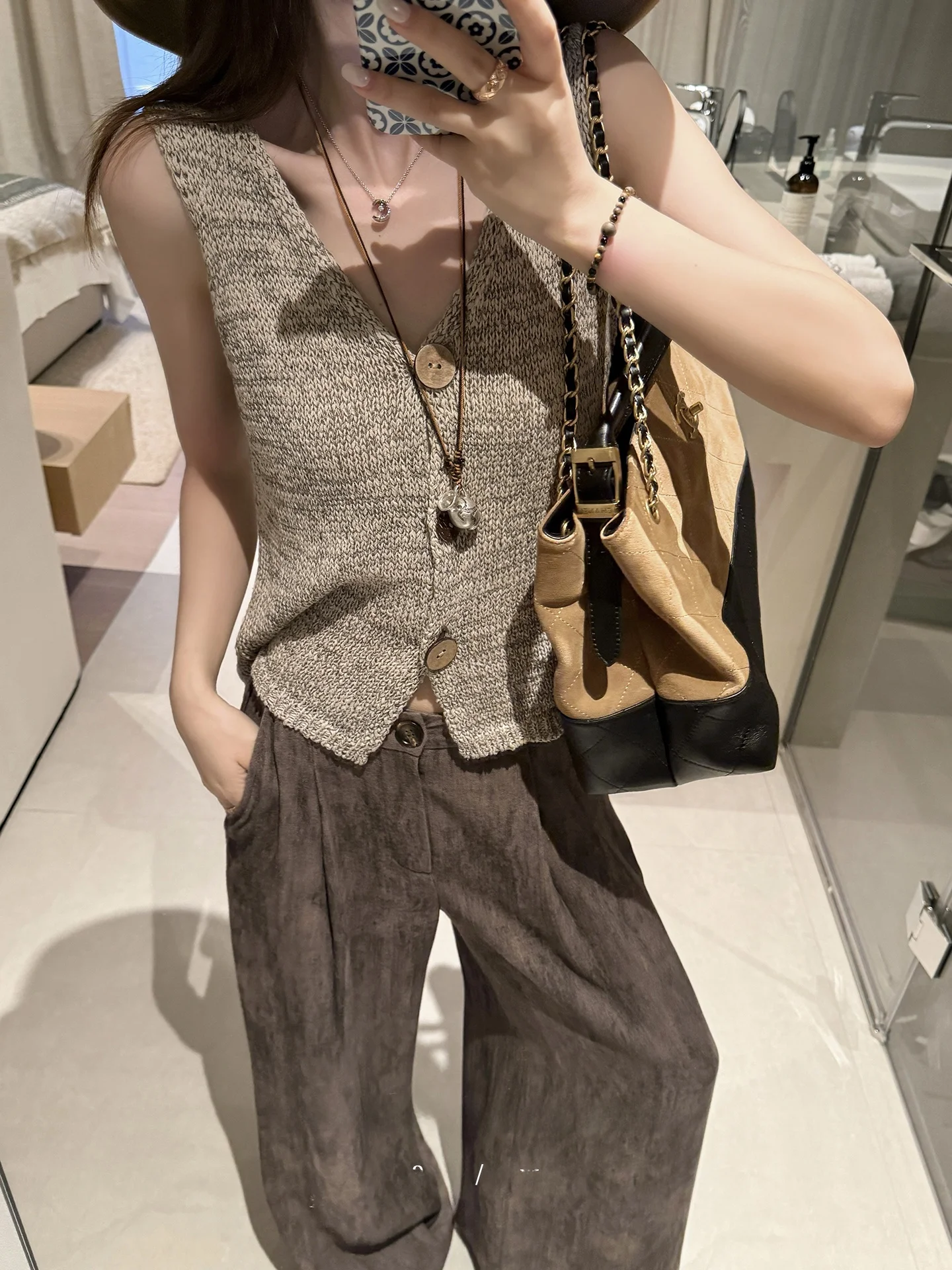 

Женский летний вязаный жилет Bla Bean Humming VTG Player с V-образным вырезом, разноцветный, на пуговицах, без рукавов