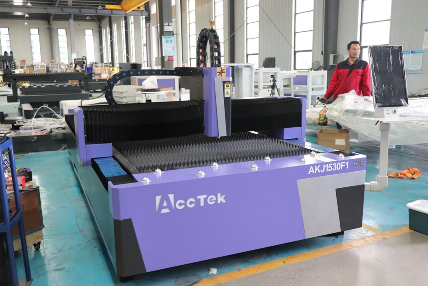 2KW AKJ1530F1 Promotion Fiber Laser Cutting Machine 1500*3000mm Plate EU Stock 12mm Carbon Steel 6mm Aluminum Maxphotnics Raycus