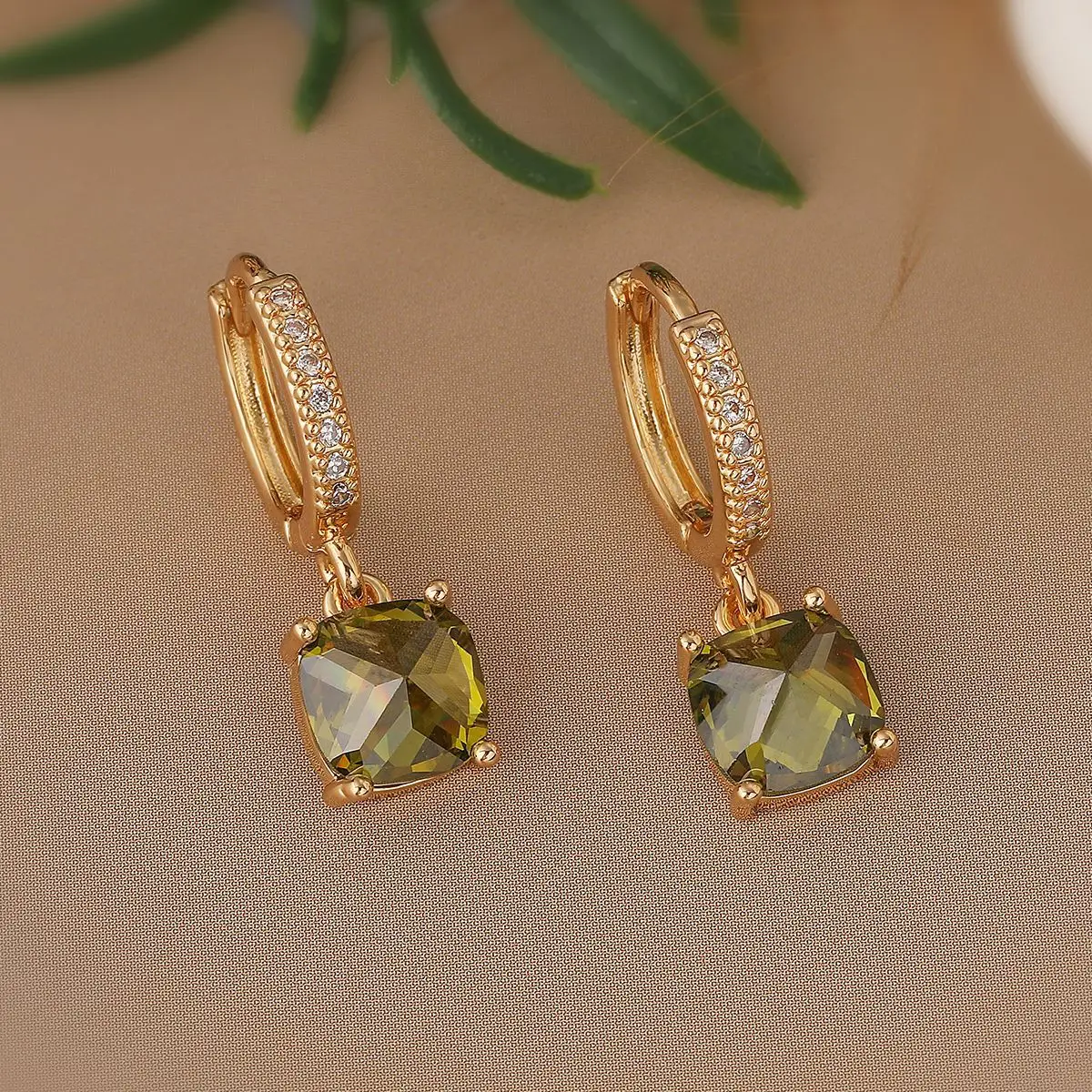 GANPUP Luxuriöse farbige AAA-Zirkonia-Ohrhänger für Damen, Nischenmode-Ohrschmuck, Accessoires, Geschenk für Partys – Detail 5