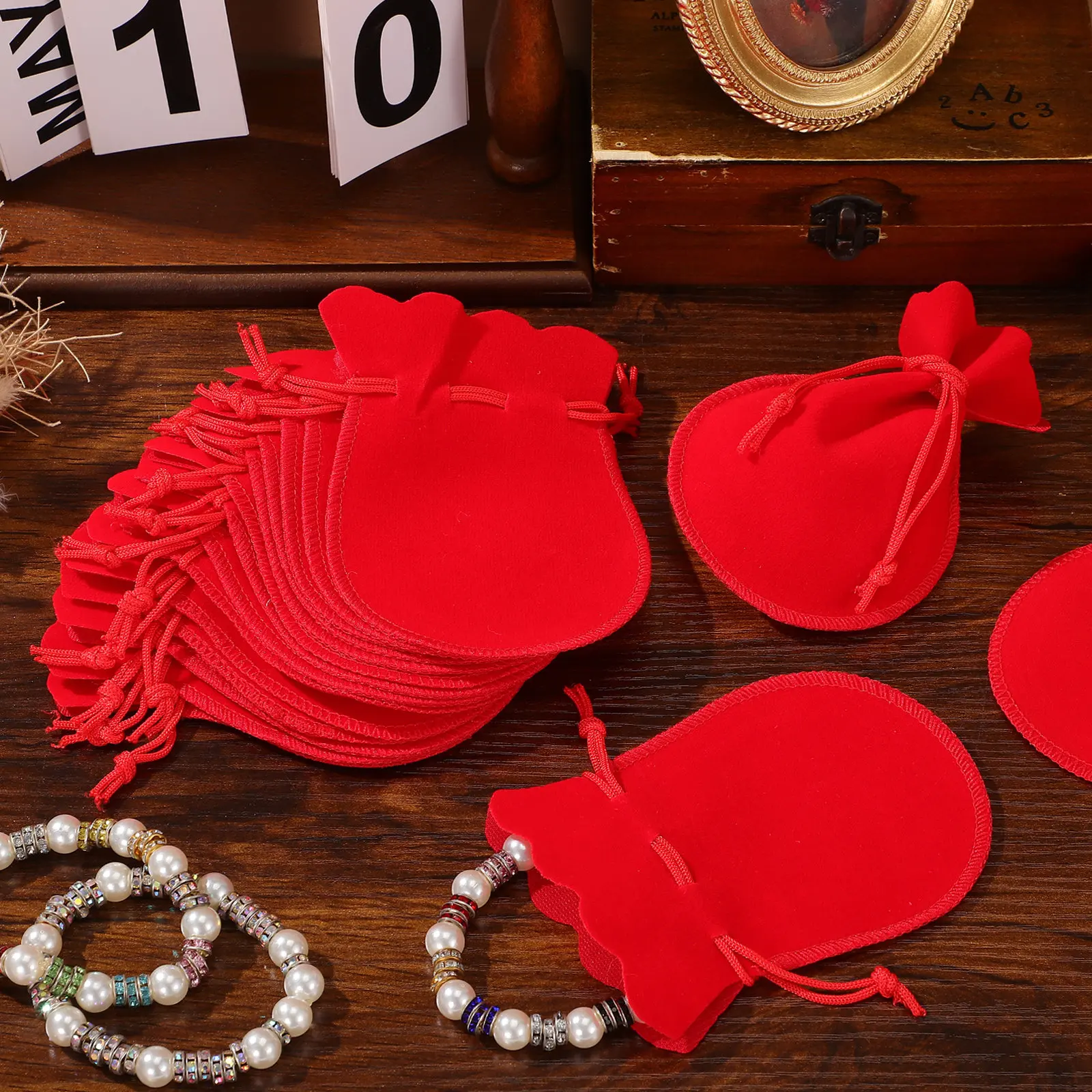 20Pcs Premium Flannel Drawstring Jewelry Pouches Design Soft Touch Gift Bags for Rings Watches Bracelets Valentines