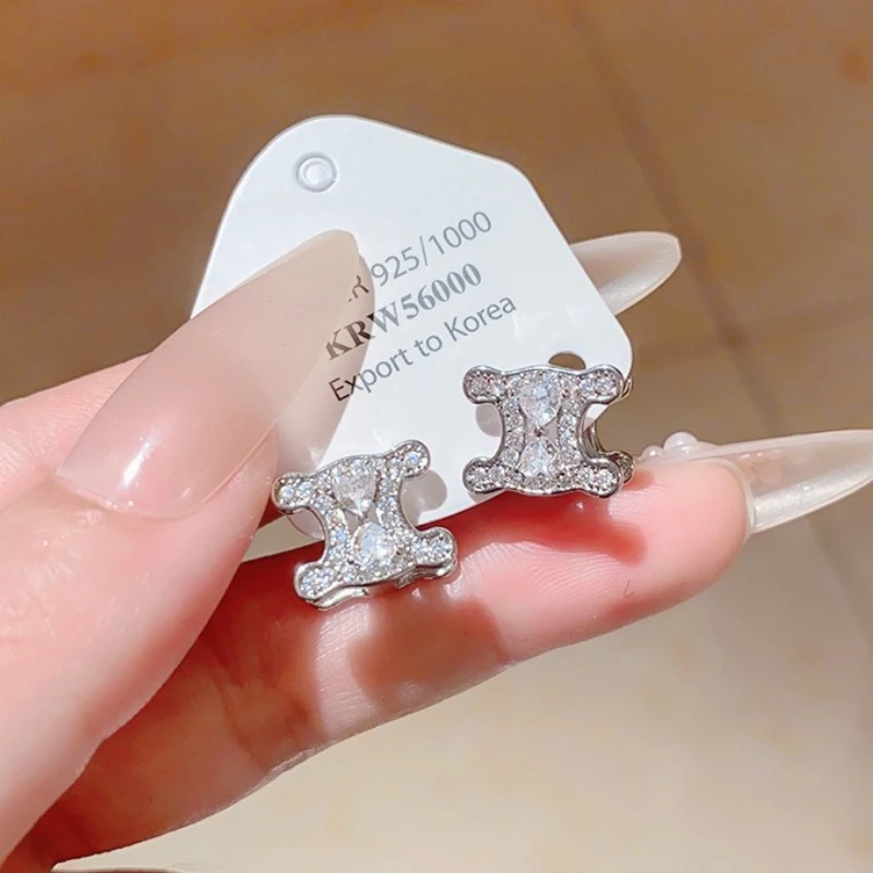 

Double-sided Square Zircon Letter Earrings, Fashionable, Niche and Simple Ear Clasp, Exquisite and Light Luxury Ear Accessories
