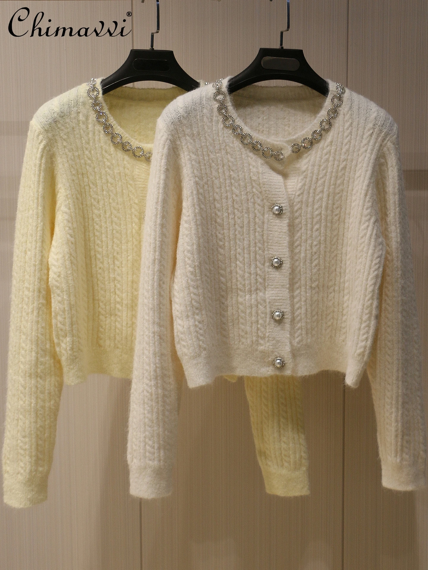 

2025 Autumn New French Heavy Embellished Round Neck Knitted Sweater Fashion Long Sleeve Slim Fit Elegant Cardigan Women's Top