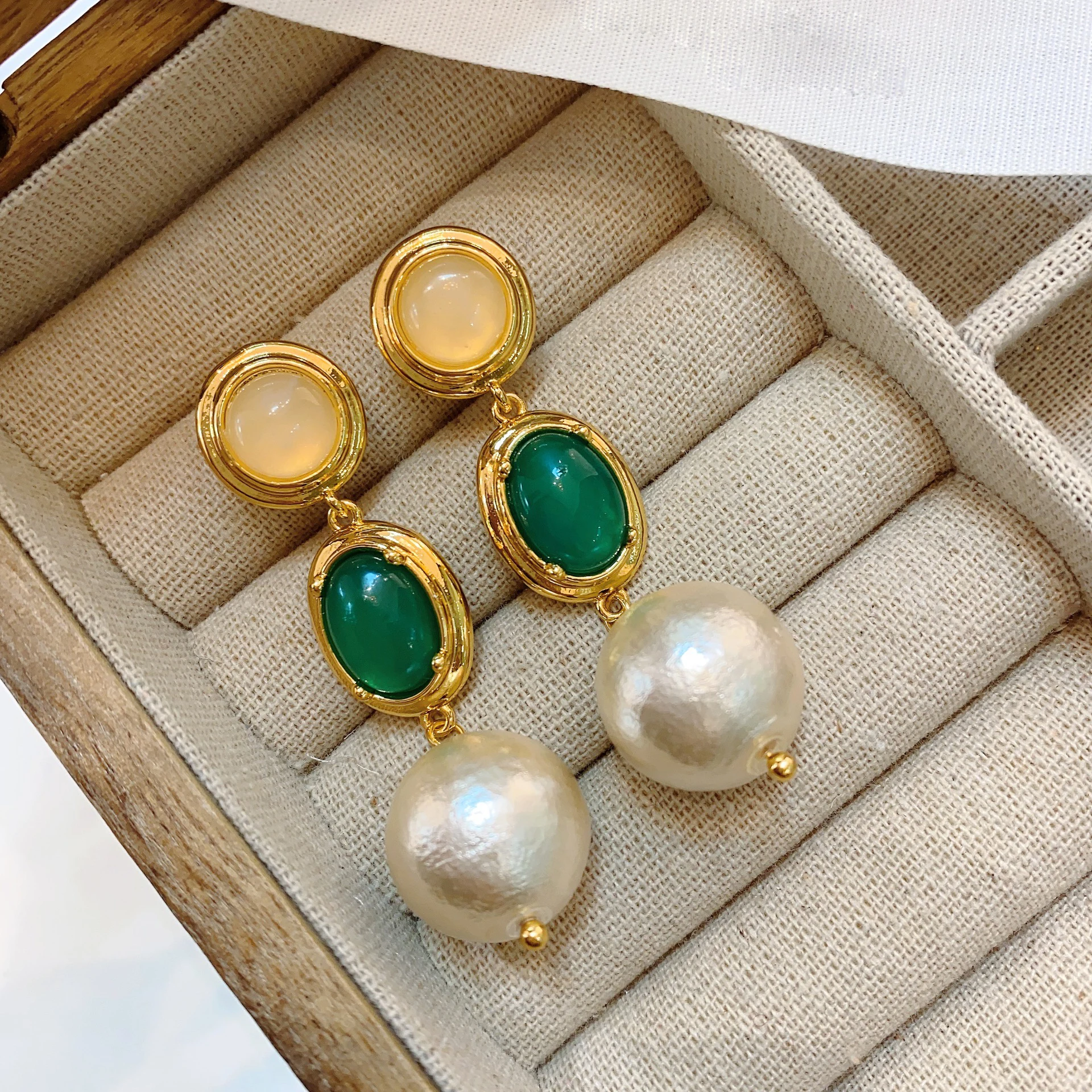 

French Baroque unique retro national style pearl green natural stone fairy earrings commuting women long eardrop