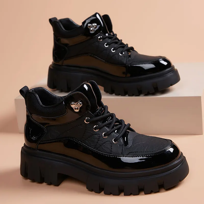 2025 Herfst Winter Nieuwe Mannen Dikke Zolen Korte Zwarte Werklaarzen Britse Stijl Echt Leer Hoogte Toenemende Heren laarzen