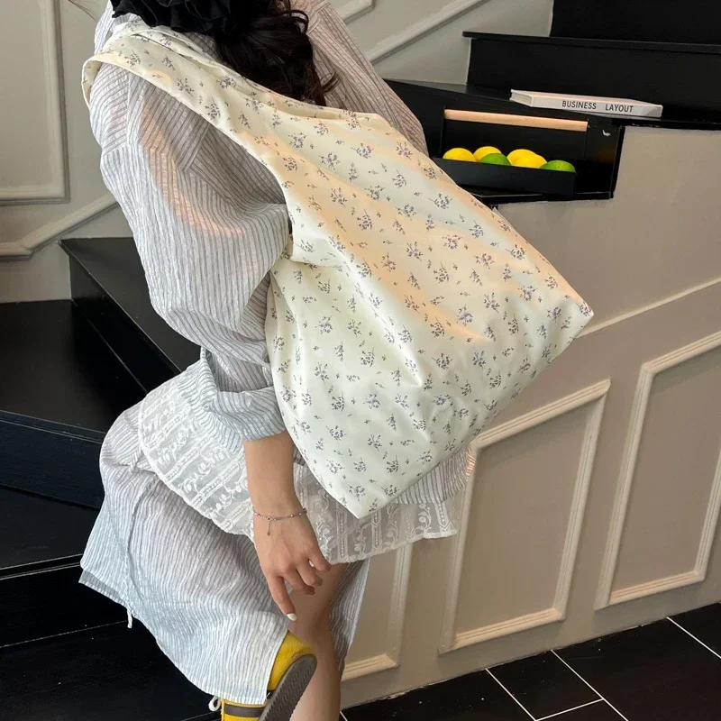 

Summer Flowers Nylon Sweet Shoulder Bags 2026 Hot Sale Large Capacity Versatile Bags for Women New Commuting Women's Handbags