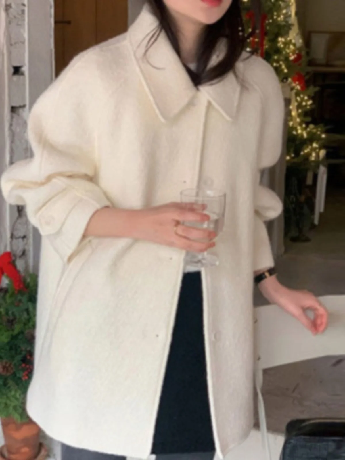 معطف صوف شتوي نسائي بياقة مقلوبة أنيقة وزر واحد فضفاض متعدد الاستخدامات متوسط الطول بأسلوب كوري للتنقل اليومي