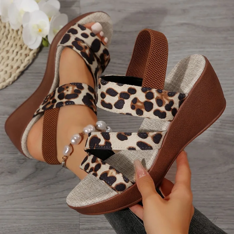 2024 Gorąca wyprzedaż Buty dla kobiet Elastyczne sandały damskie Letnie sandały z odkrytymi palcami Leopard Print Outdoor Casual Platform Wedge