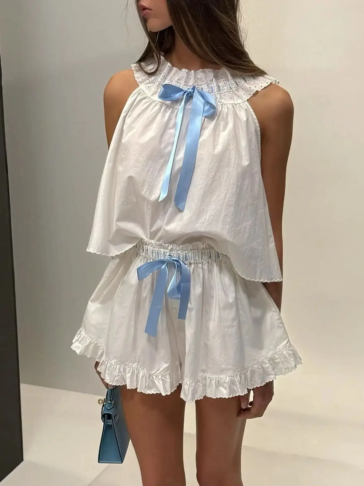 

Женский комплект из 2 предметов с бантом и лентой, кружевной жилет без рукавов с вышивкой, топ + эластичные шорты с оборками на талии, повседневные хлопковые костюмы