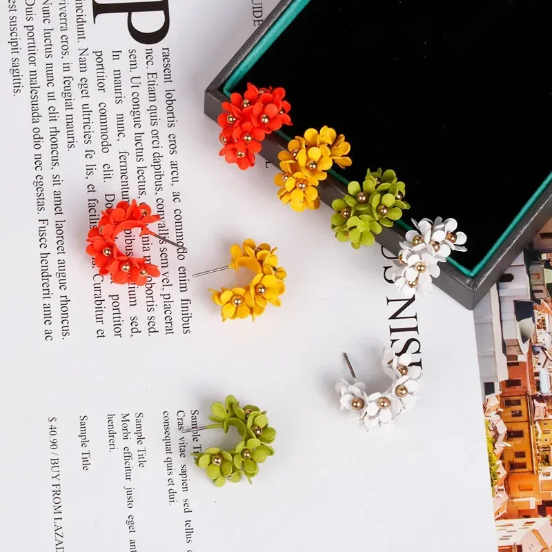 Minar New Fashion Colorful Spray Beads C Shaped Flowers Hoop Earrings for Women Female 2024 Summer Statement Holiday Jewelry