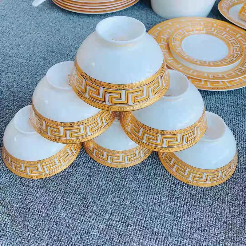 Kitchen accessories ceramic flatware set luxury 58 pcs bone china  golden dinner plate dinnerware set