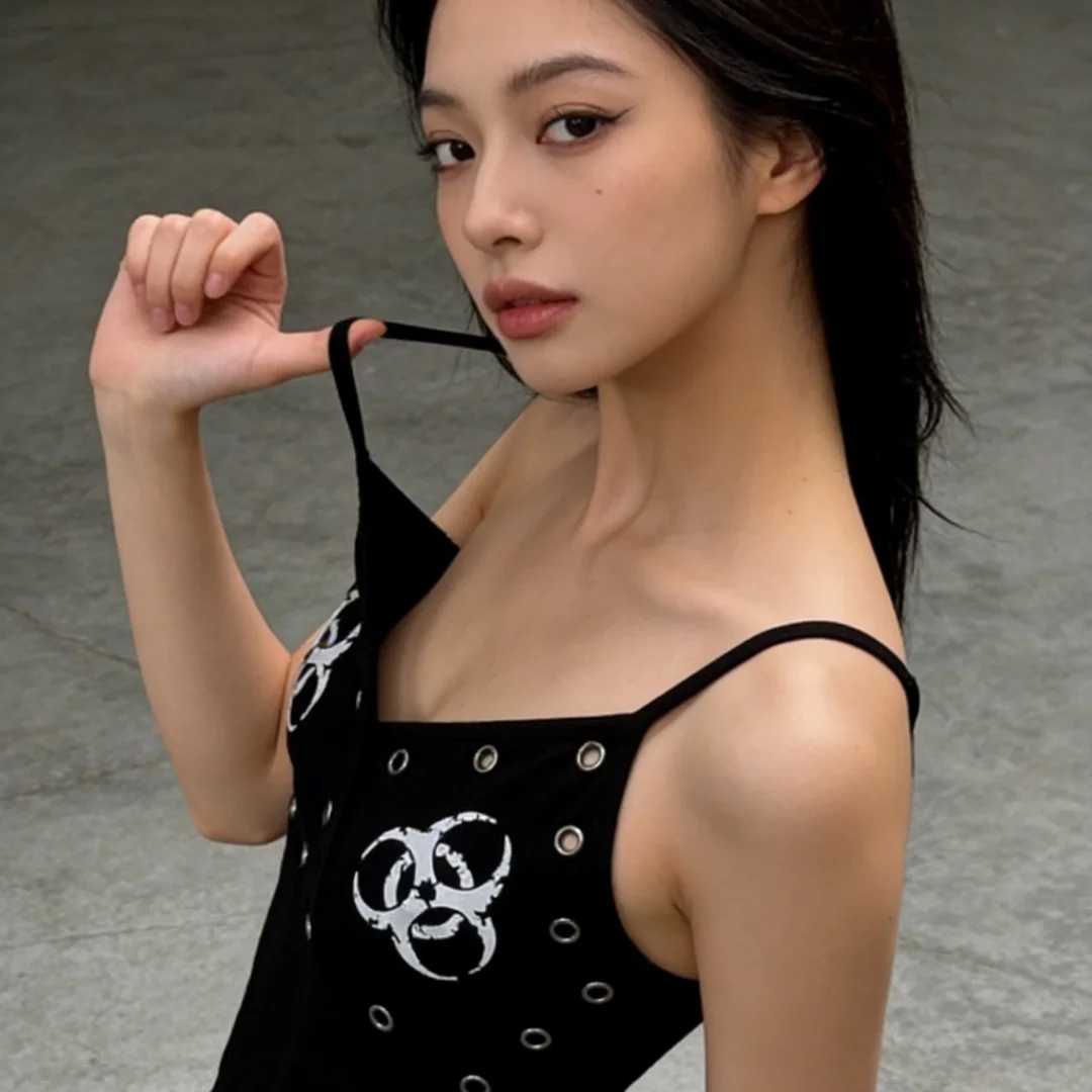 Modisches, sexy, trendiges neues Damen-Camisole-Top mit einzigartigem Ösen-Schnallen-Design, ärmellos, schmal geschnitten.