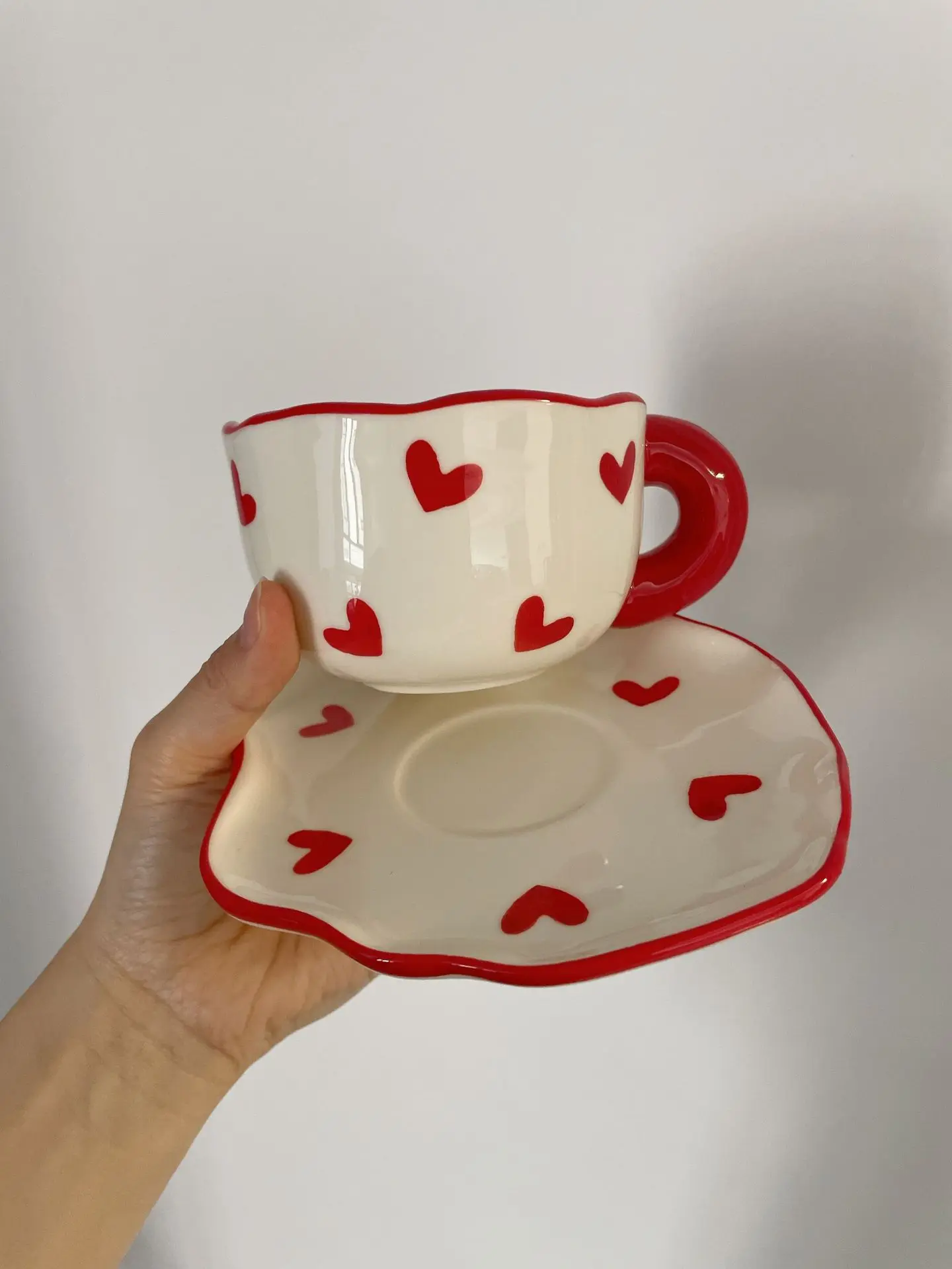 180ml 6oz Hand Paint Love tazza da caffè in ceramica e piattino Set carino bella Red Love Printing Set di tazze fatte a mano