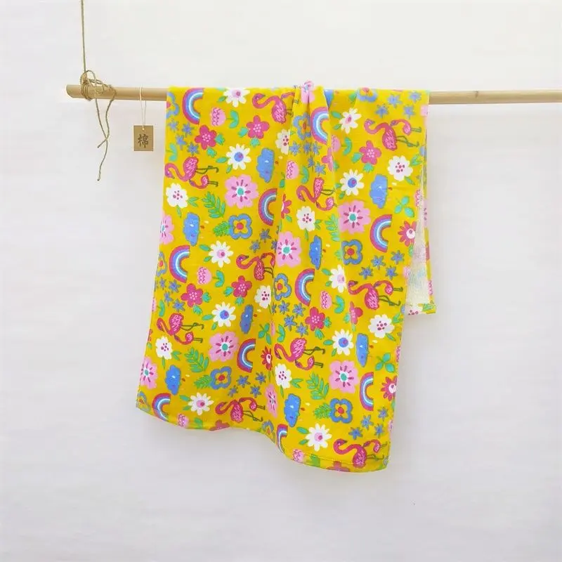 Pure cotton, fresh and light floral bath towel. Soft and all-cotton bath towel suitable for adults and children. General use tow