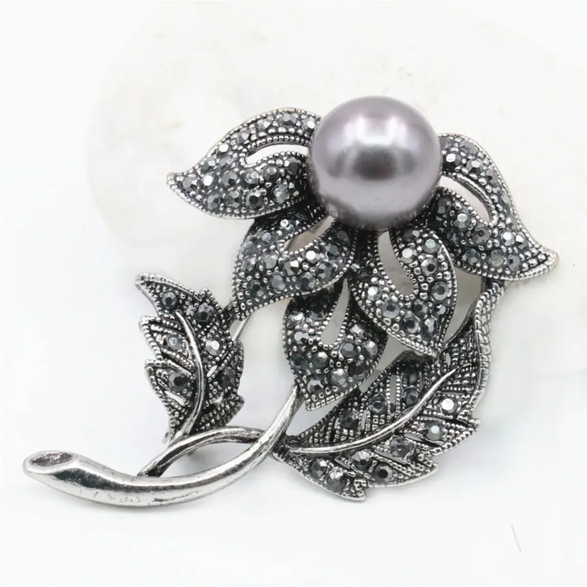 

Black Rhinestone Brooch Pearl Flower Leaf Peacock Brooches Elegant Alloy Breastpin Wedding Glass Beads Crystal For Women Girls
