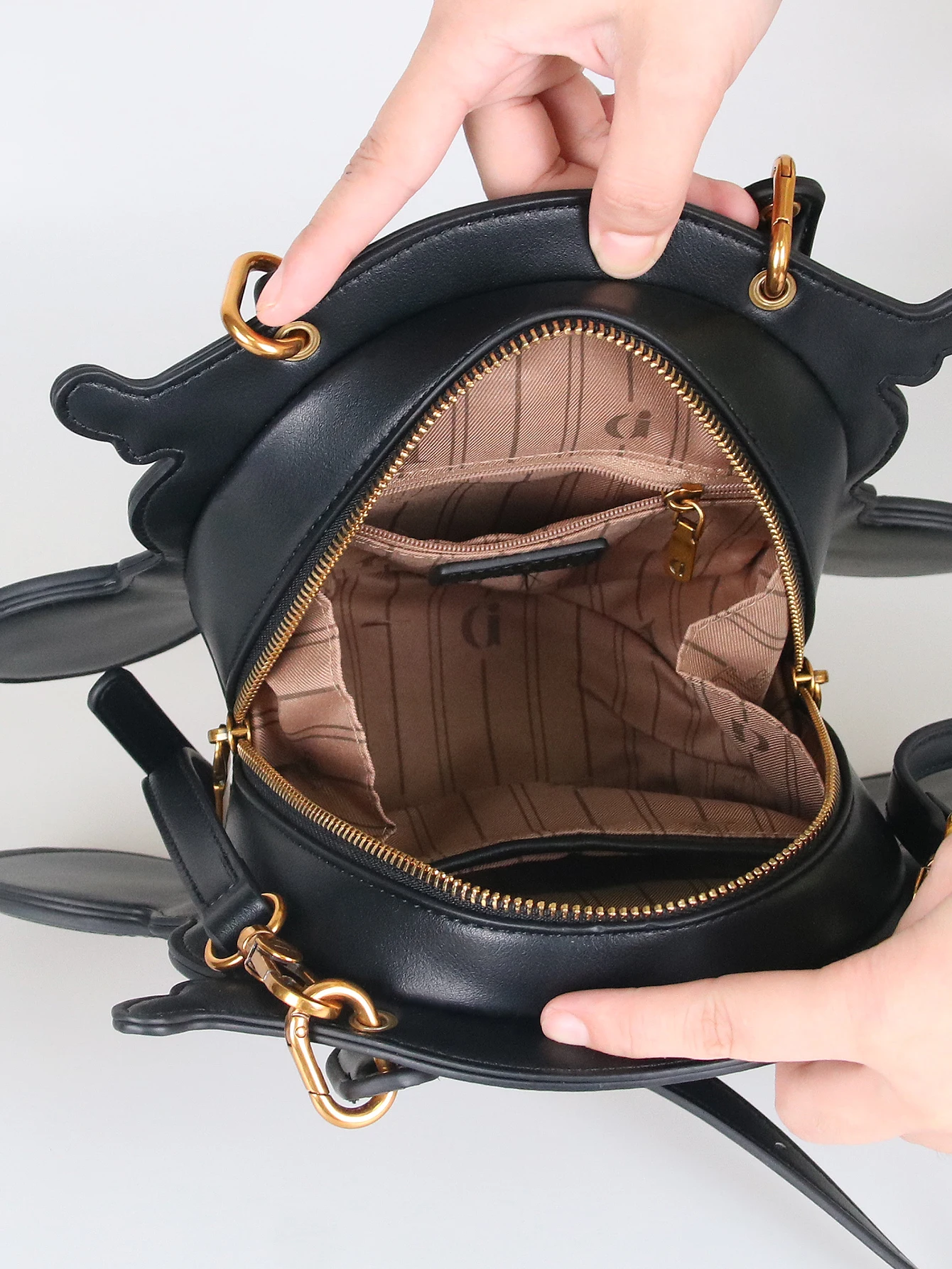 Modische neue 2026 Damen-Handtasche in spezieller Form, Retro-Kutschen-Handtasche, Nischenartikel, einzigartige Tasche mit Katzenmuster, Persönlichkeit, süß und charmant – Detail 15