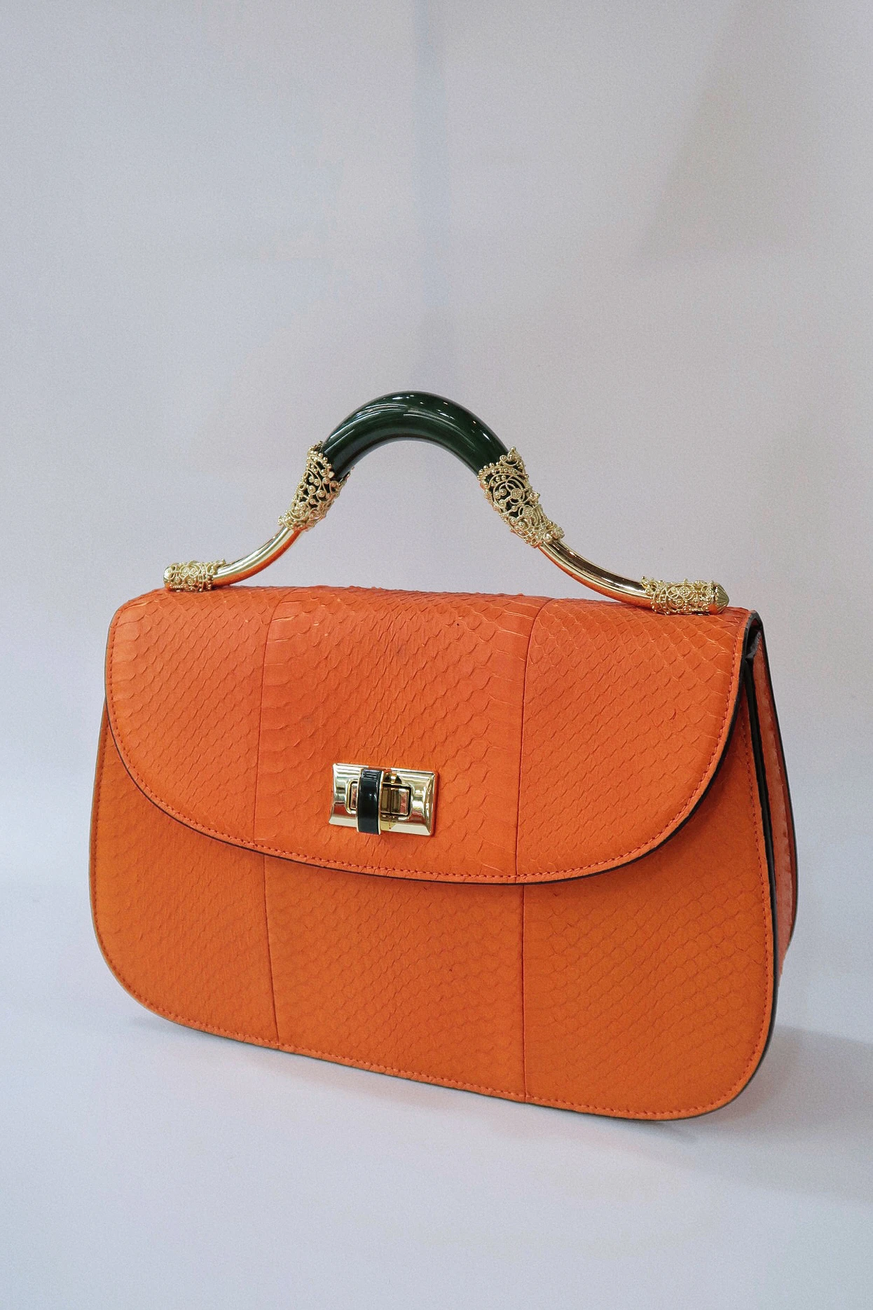 

2024NewHighQualityChineseStyleAllSnakeskinLeatherHandholdWomen'sBagFemale'sBag