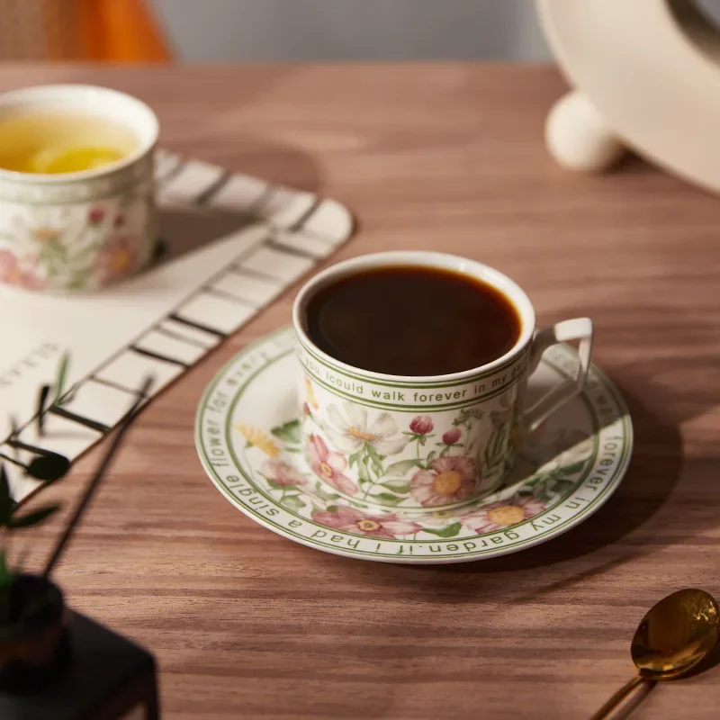 1 conjunto de copos de chá da tarde vintage francês de 240ml para uso doméstico, caneca de café de cerâmica floral de luxo e pires, caixa de