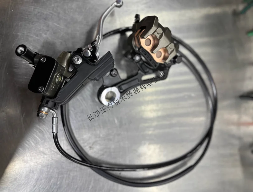 يمكن تغيير نظام تجميع الفرامل الأمامية والخلفية، وهي النحل الخفيف لديه رمز محول. #2