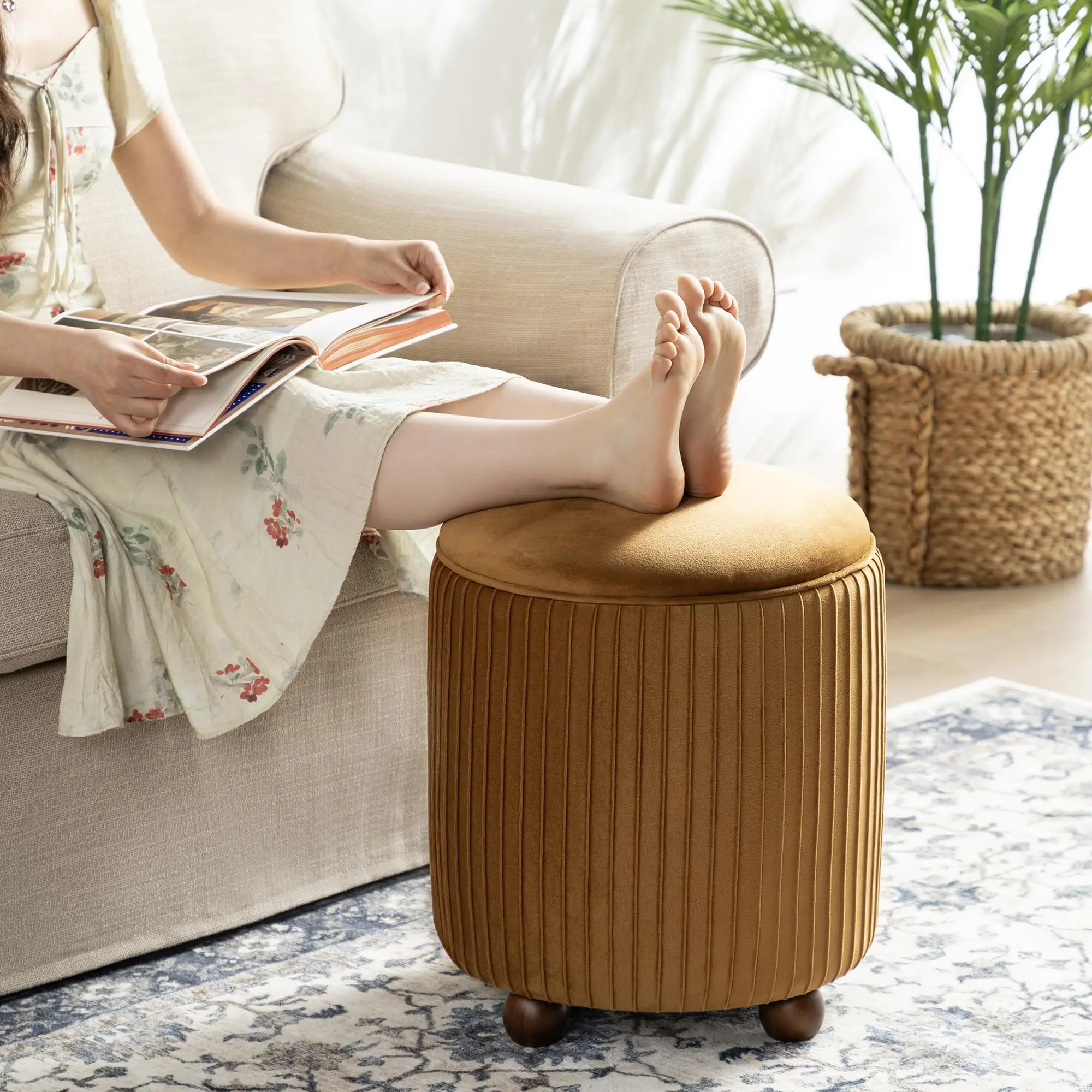 Round Ottoman with Storage, Pleated Velvet Small Foot Stool, Modern Accent Stool Upholstered Vanity Stool with