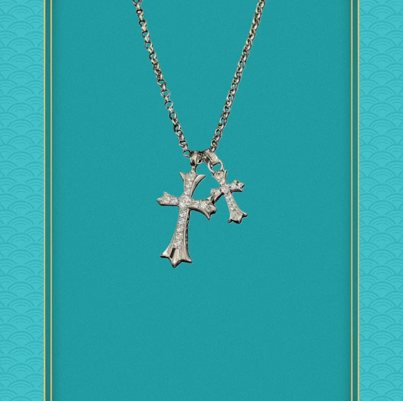 

Ожерелье с подвеской в виде двойного креста серебристого цвета с прозрачными кристаллами