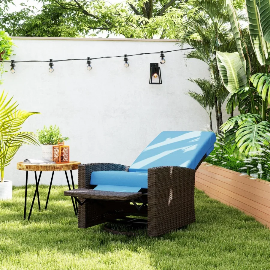 كرسي كرسي دوار من الخيزران للاستخدام الخارجي، مسند للقدمين، 360 درجة، وسائد أساسية مقاومة للماء، أزرق سماوي