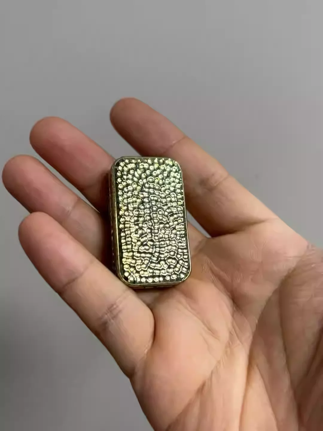 

EDC Xiaopeng Zirconia Hand Pet Gold Hammer Pattern