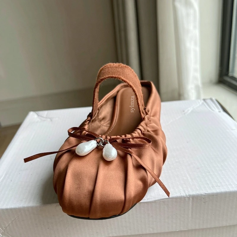 Pantuflas de Lujo Marca Pearl para Mujer, Elegantes Sandalias de Satén con Pliegues, Ligeras y Cómodas, Diseño 2026, Bailarinas, Mules