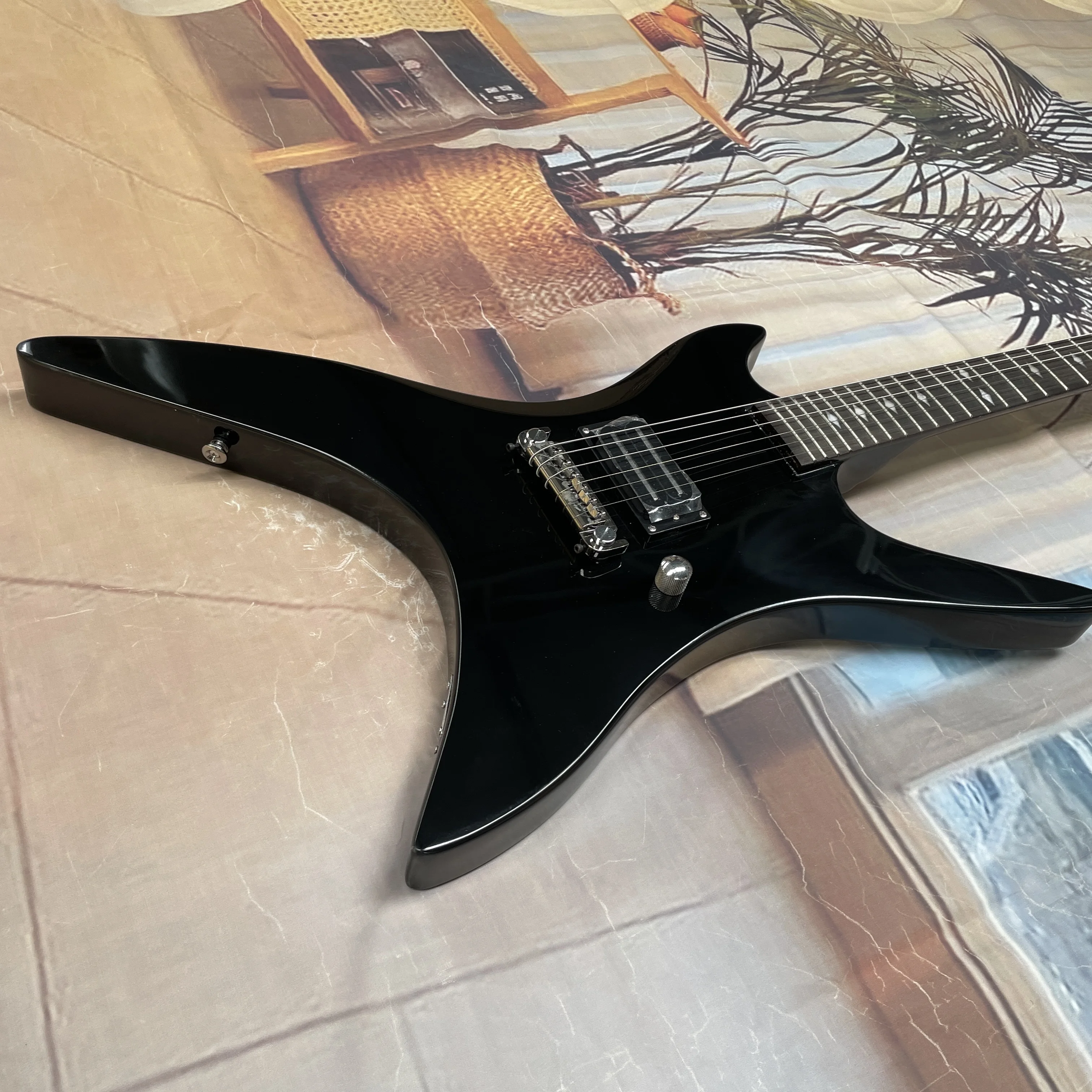 6-string black electric guitar with dual pickups and a rosewood fingerboard that feels smooth guitars. Heavy metal rock guitarra view 4