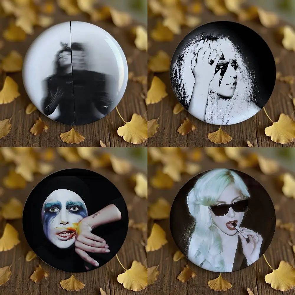 Singer L-Lady Singer G-Gaga Enamel Pins Handmade Round Brooch L Killer Yagami Light Cosplay Badge Backpacks Jewelry Gifts