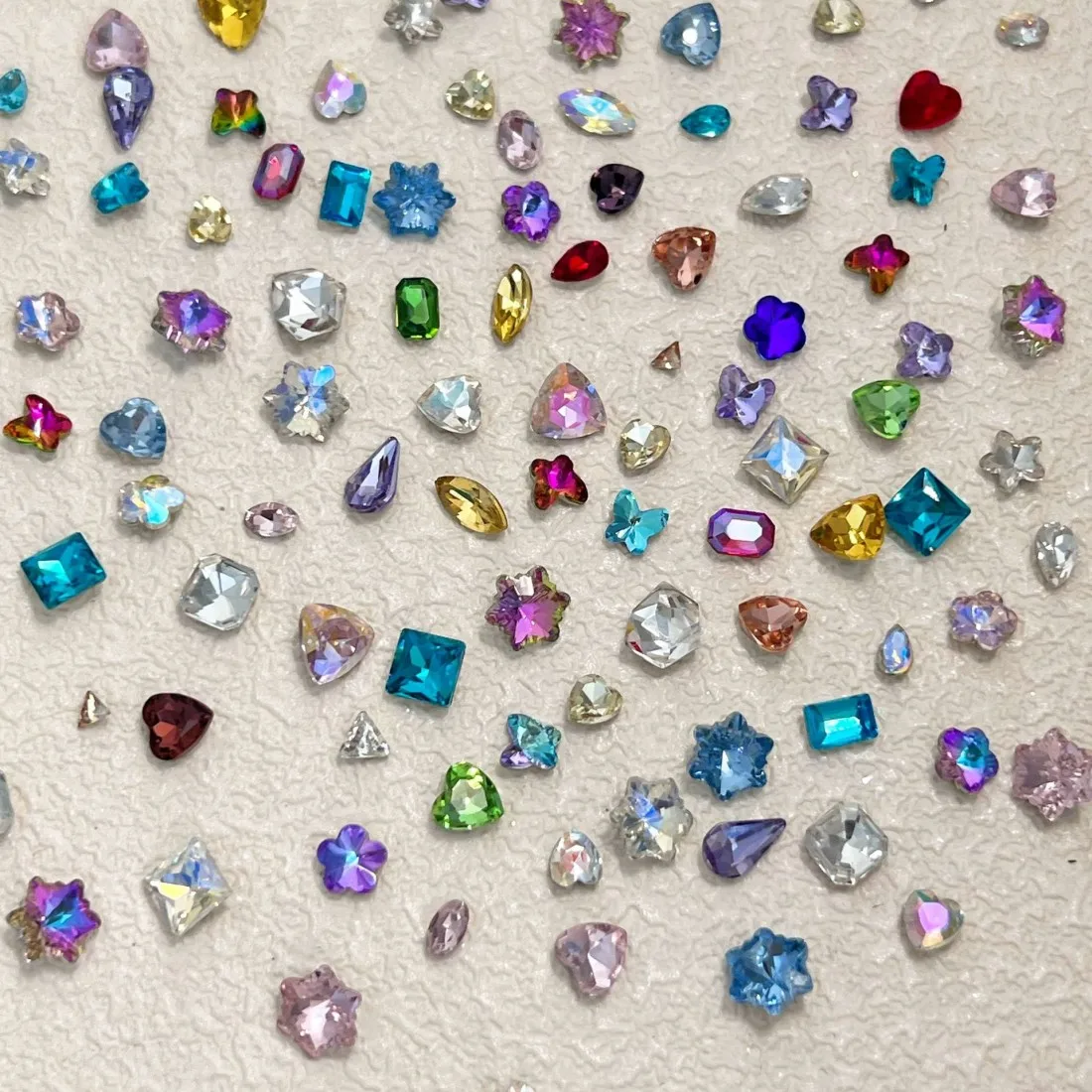 YYM 100 Stück Bunte Candy-Nagelkunst-Diamanten mit Spitzboden, Funkelnde Mehrfachformen, Mikro-Zirkonium, Gemischte Farben, Diamant-Charms – Detail 4