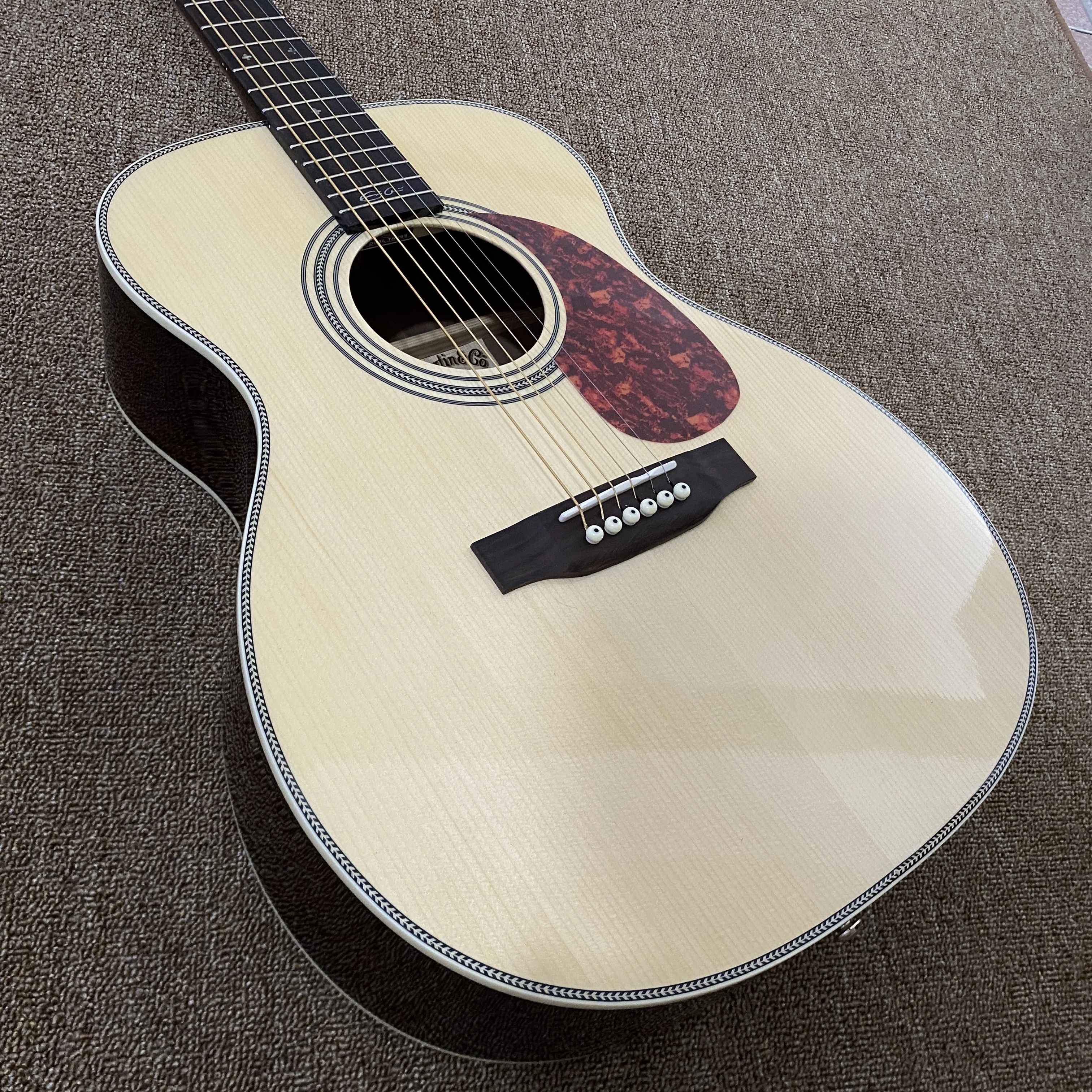 New 00028 Acoustic Guitar with A Natural Wood Color Spruce Top and 6 Strings Symmetrical Design for Folk Guitar view 3