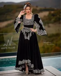 Robe de Soirée Caftan Marocain en Velours Noir Personnalisé, avec Manches sulf, Appliques Argentées, Perles, Karakou Algerien, Bal