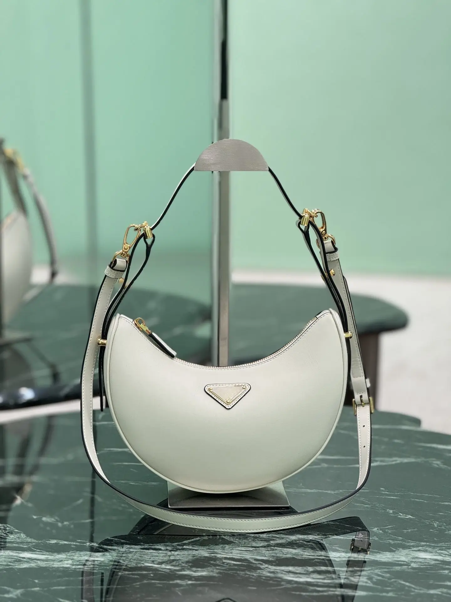 

Designer Luxury Underarm Bag for Women Fashionable Tote Bag Mujer Elegant Single-Shoulder Crossbody Bolsa Feminina.YD