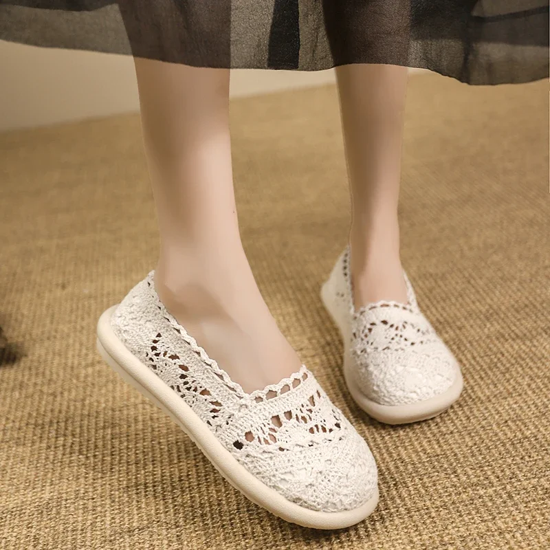 2024 Summer Female Hollow Vulcanized Shoes Mesh Breathable and Comfortable Flat Shoes Shallow Mouth Soft Women's Walking Shoes