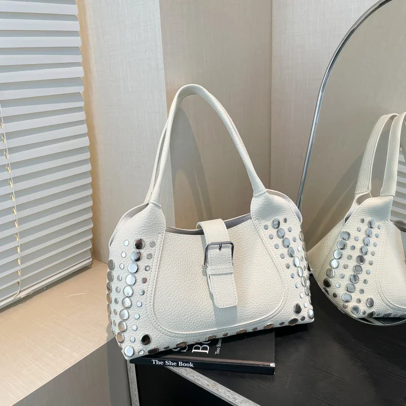 

2025 New High Quality Hasp PU Shoulder Bags Rivets Large Capacity Sense of Luxury Commute Style Tote Bags for Women Fashionable